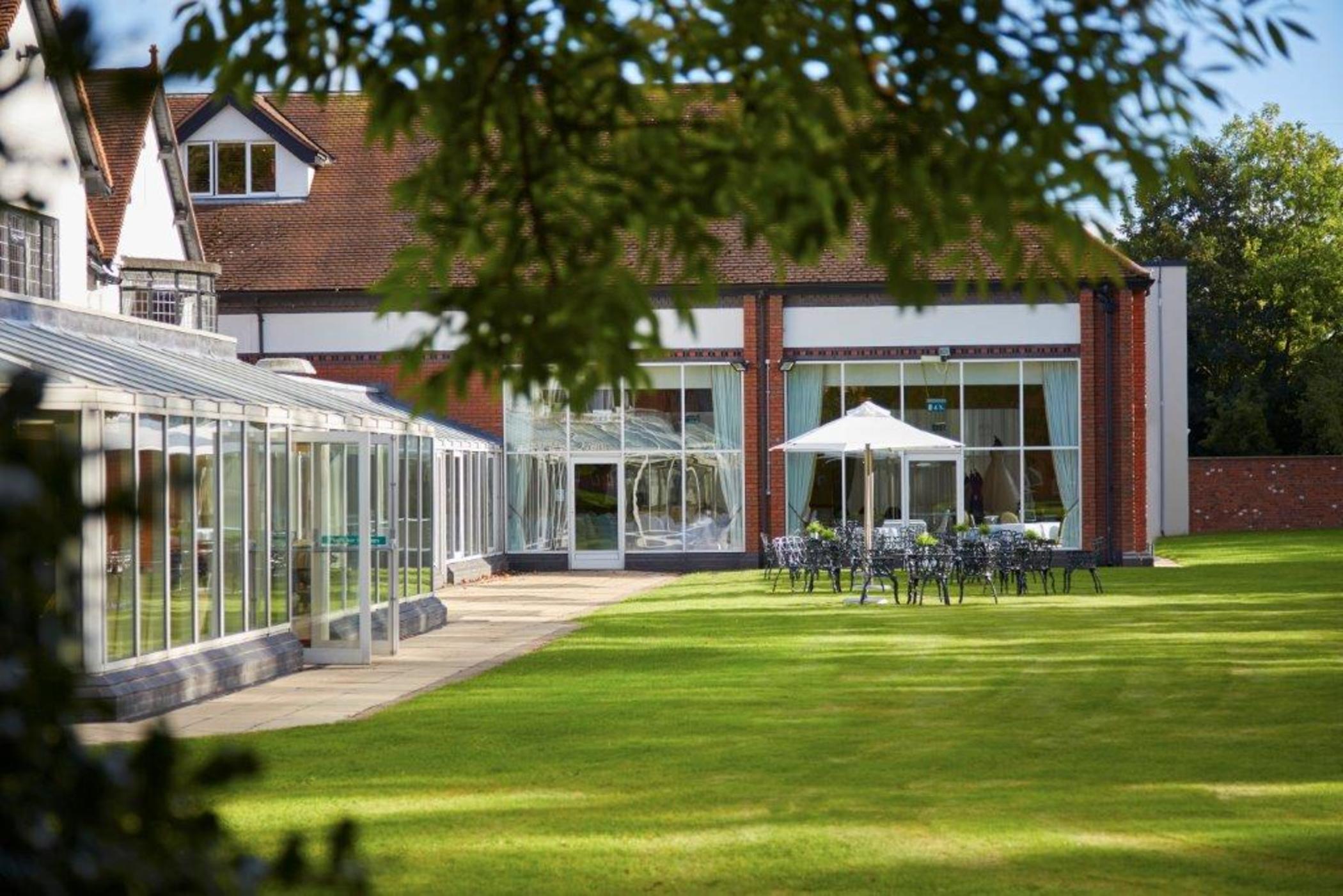 Macdonald Craxton Wood Hotel & Spa Ledsham  Buitenkant foto