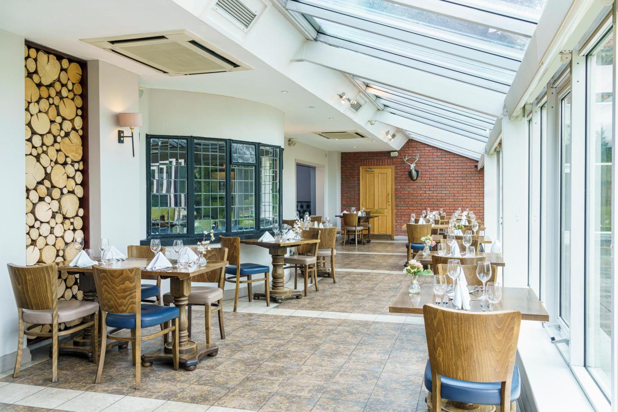 Macdonald Craxton Wood Hotel & Spa Ledsham  Buitenkant foto